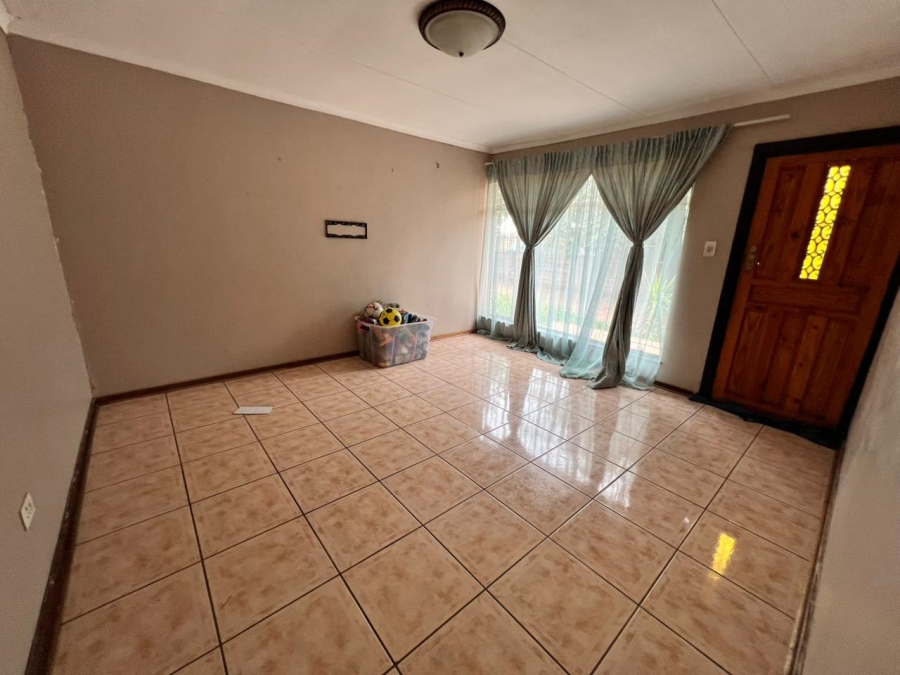 3 Bedroom Property for Sale in Lourierpark Free State